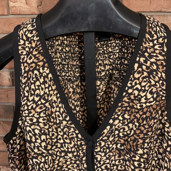 Sleeveless leopard print blouse with black trim size small - Picture 3 of 14